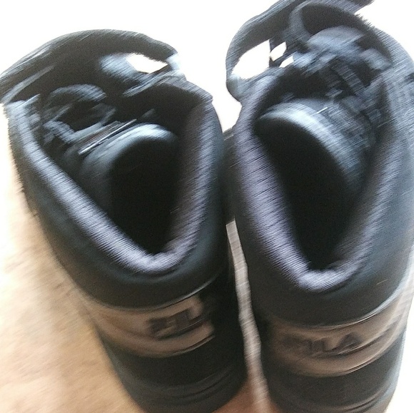 Boys Fila Sneakers - Picture 3 of 3